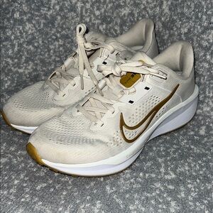 Nike Quest 6 Running Shoe - Women's
Shop all Nike Cream and Gold color Size 8